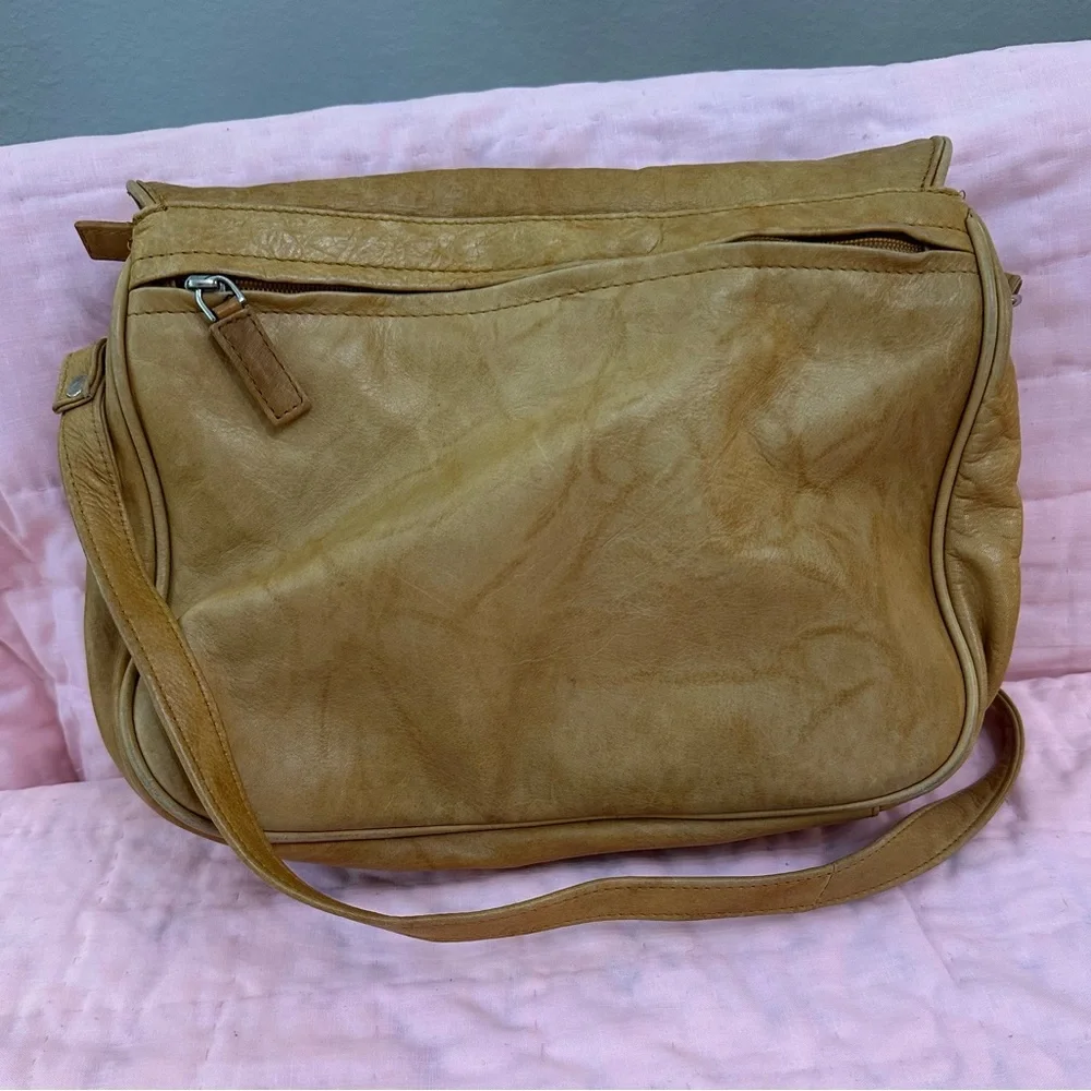 East West Elegant Tan Crossbody Bag - Picture 2 of 7